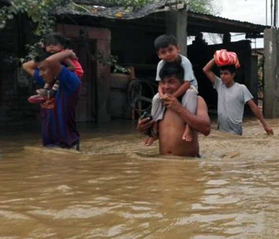 Niños en inundación